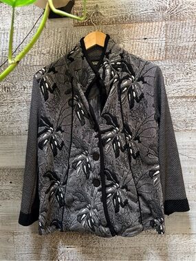 Dolcezza | Abstract Cozy Botanical Tapestry Cardigan - Women's M/L, Gray/Black